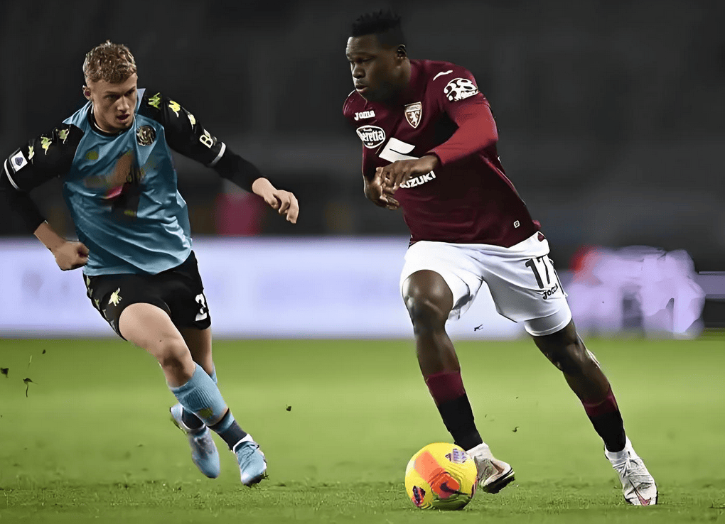 都灵主场轻松击败乌迪内斯，豪取三分