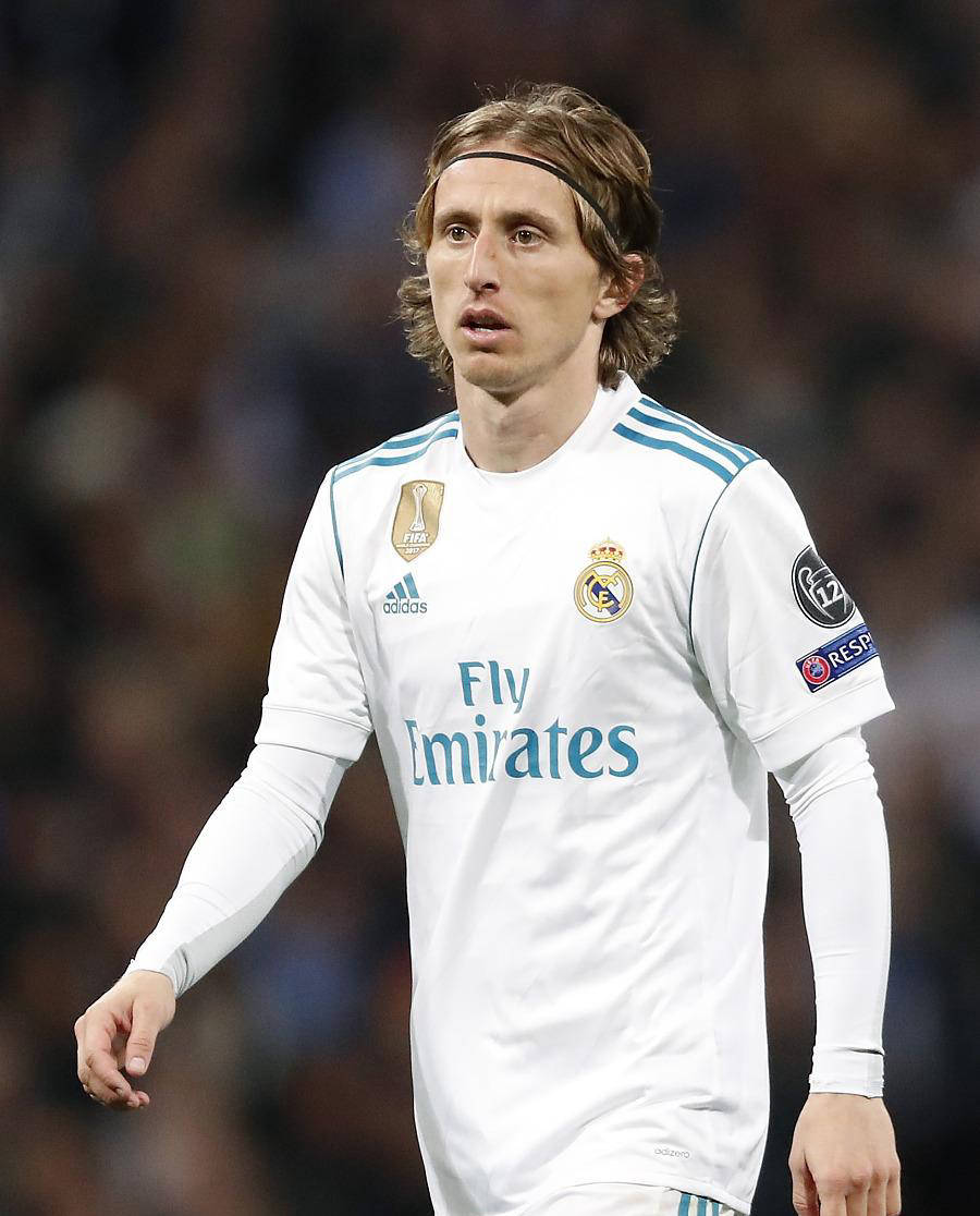 包含莫德里奇进球建功，带领皇家马德里一路领先的词条