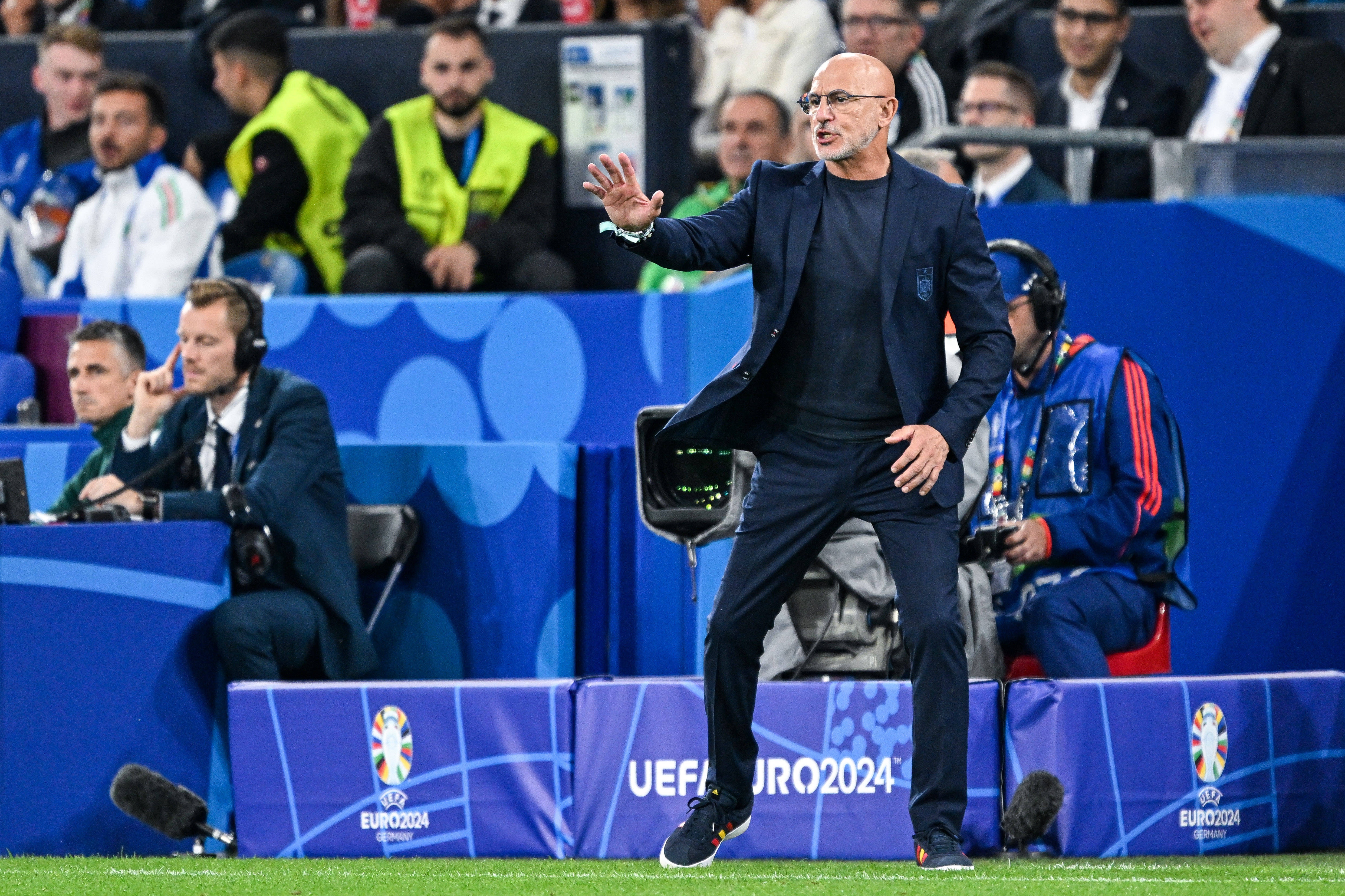 开云官网-为国出战！欧洲球员备战迎接挑战