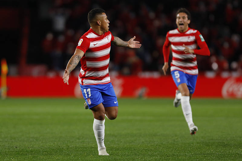 格拉纳达大获全胜，欧冠赛事路途坦荡