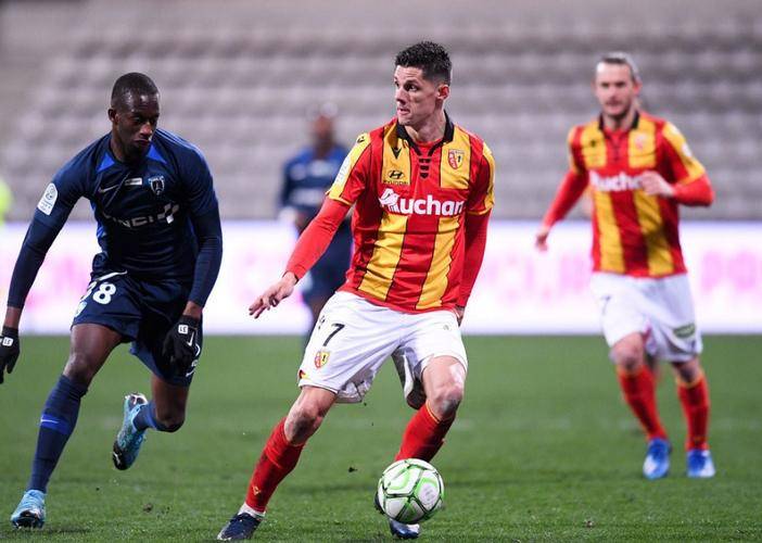 包含圣埃蒂安客场战胜第戎，积分榜上有所攀升的词条