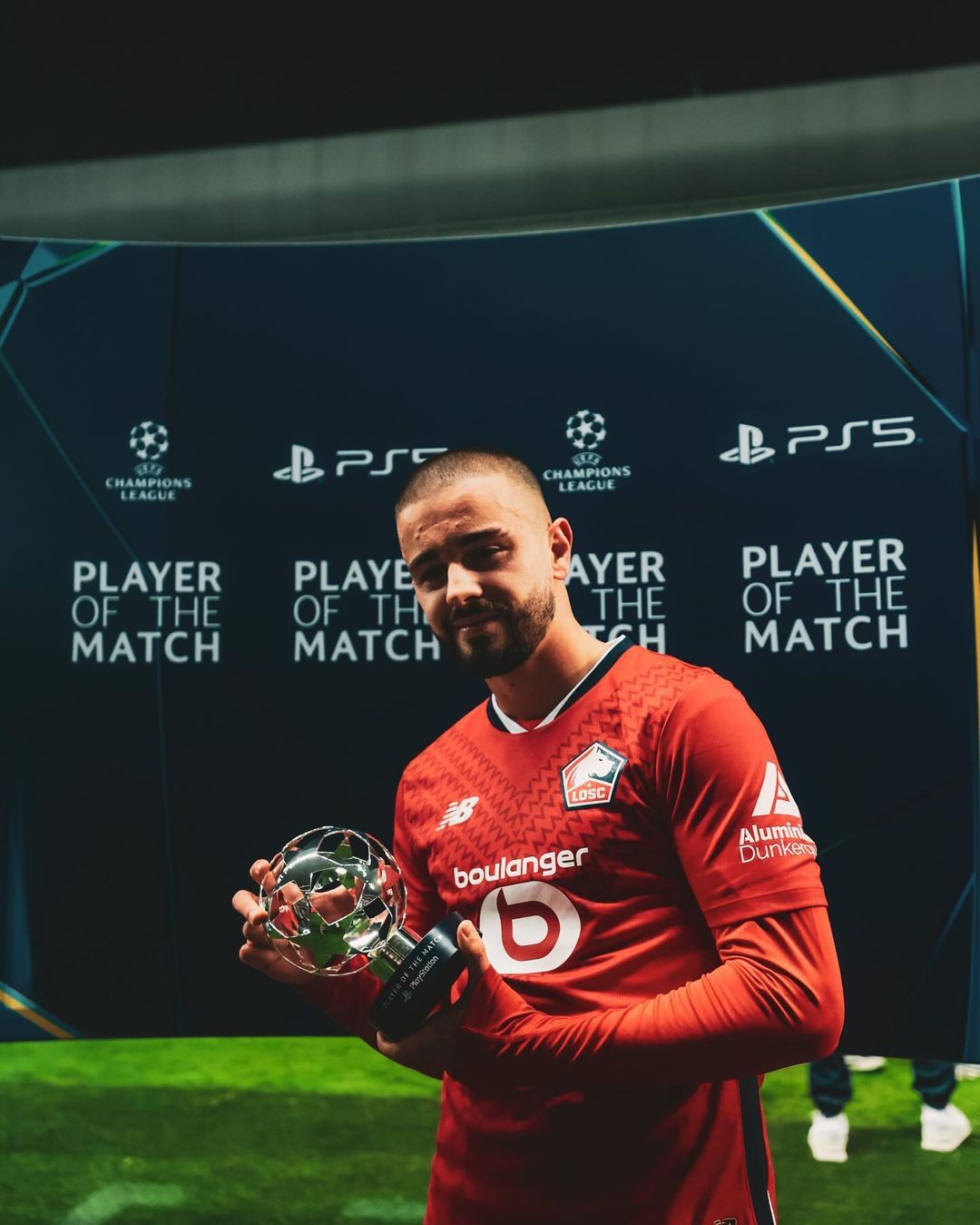 开云体育app-里尔主场比赛引发球迷热议，现场气氛火爆的简单介绍