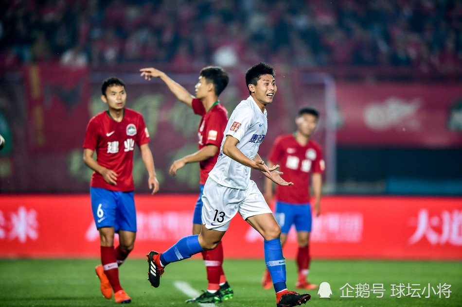 开云APP-泰达队员展现出色表现，赢得球迷好评