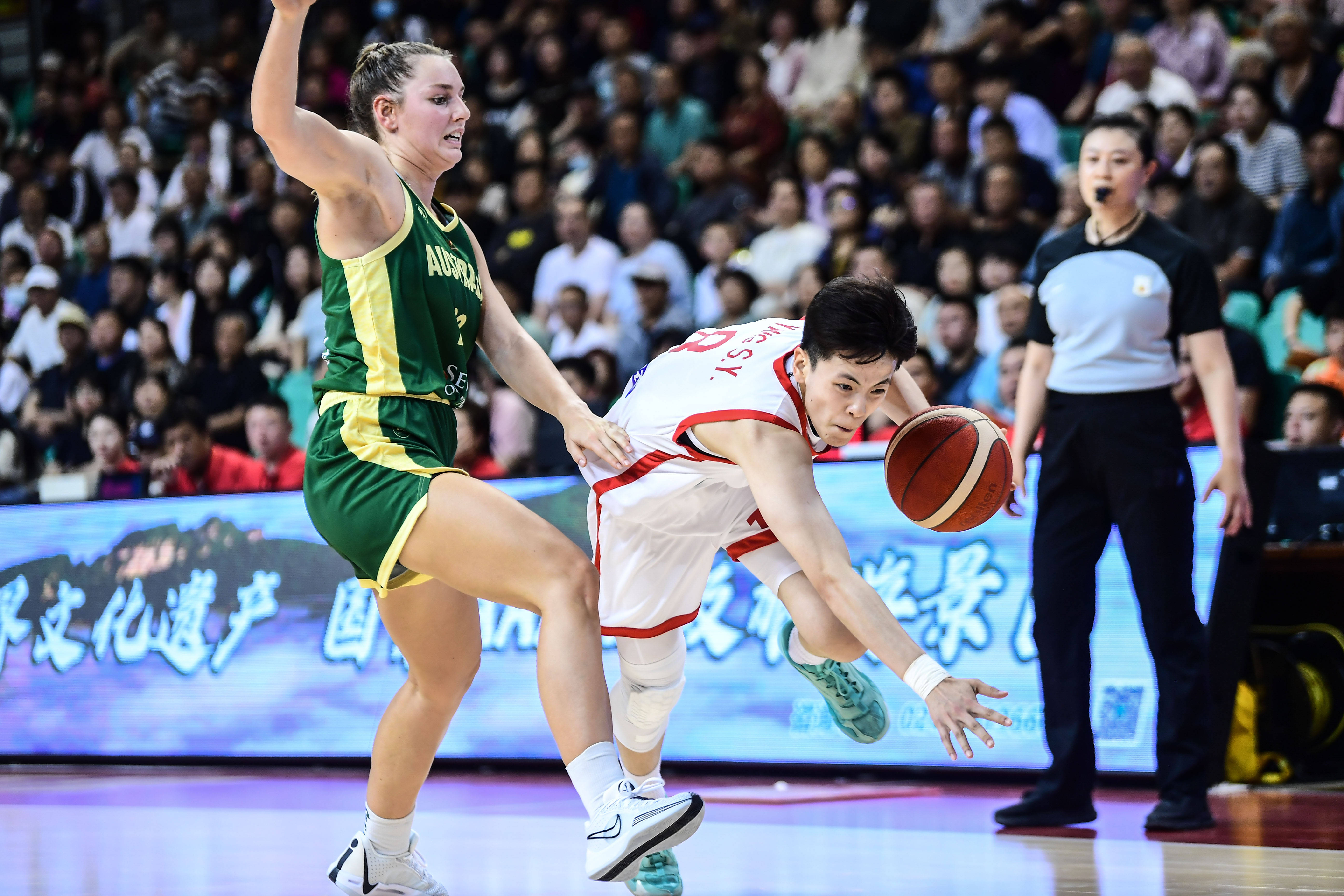 开云下载-哥伦比亚女篮不敌实力对手，遗憾出局