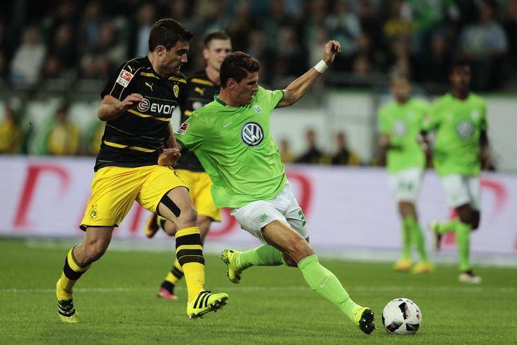 沃尔夫斯堡球员表现出色，助球队保持不败的简单介绍