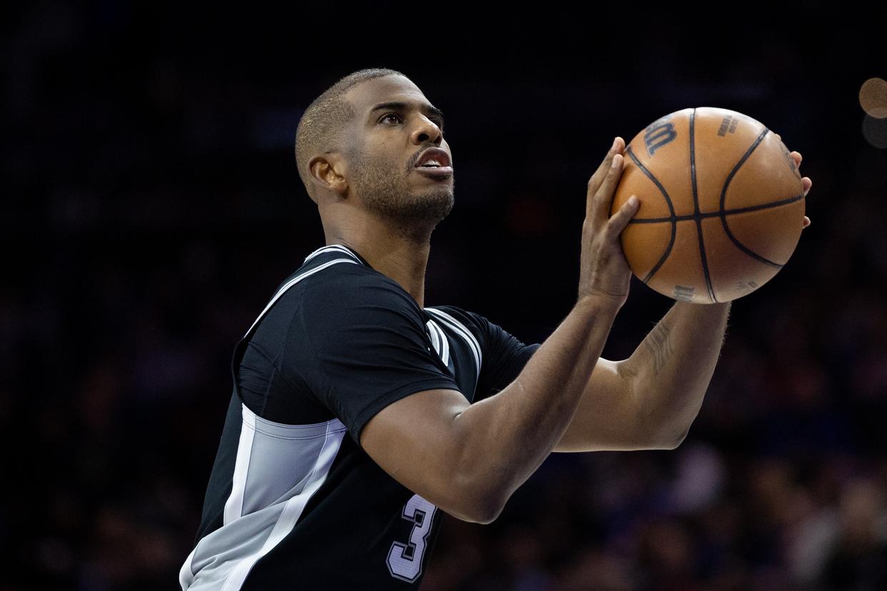 马刺后卫在比赛中发挥稳定获得好评