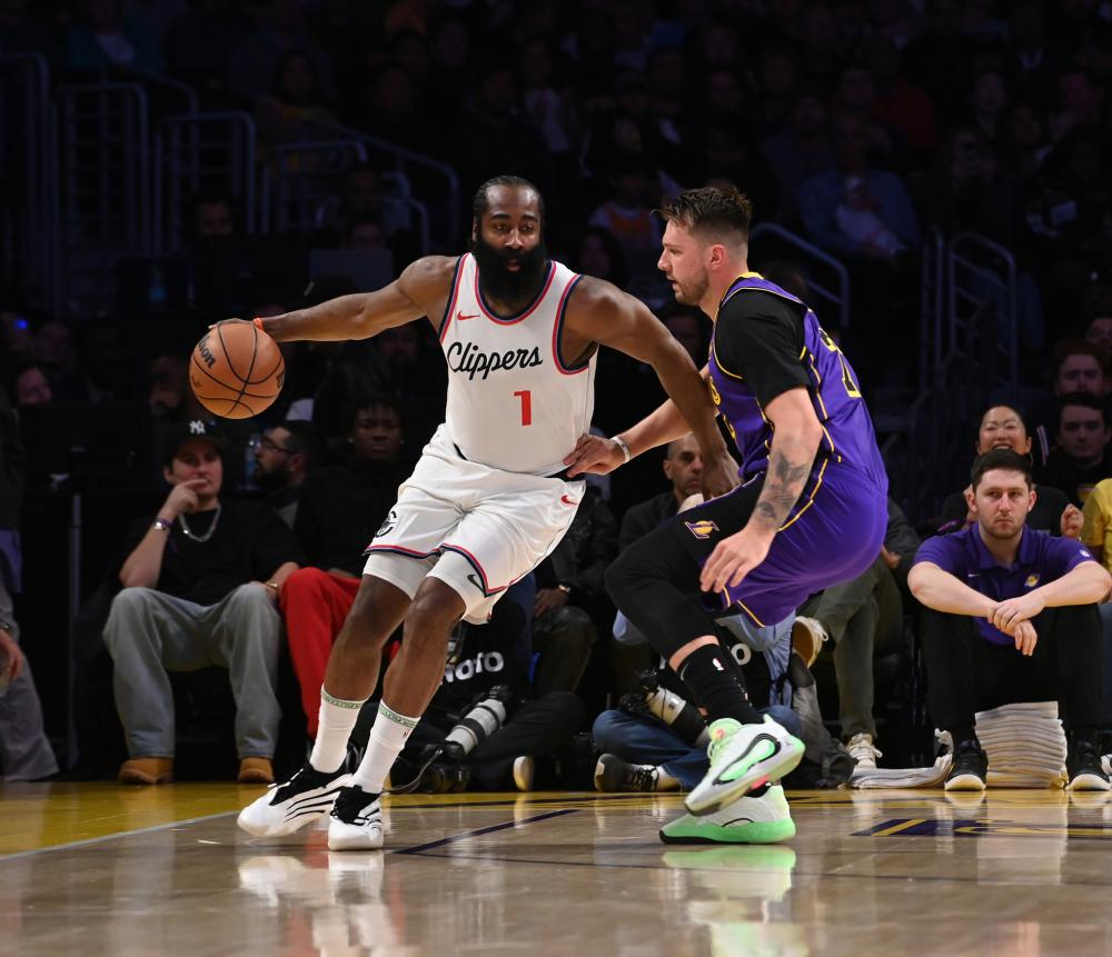 包含NBA常规赛继续，各队拼力争胜负的词条