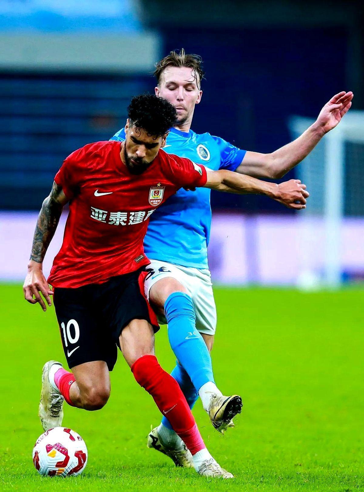 关于上海申花客场战平重庆斯威，保持不败状态的信息