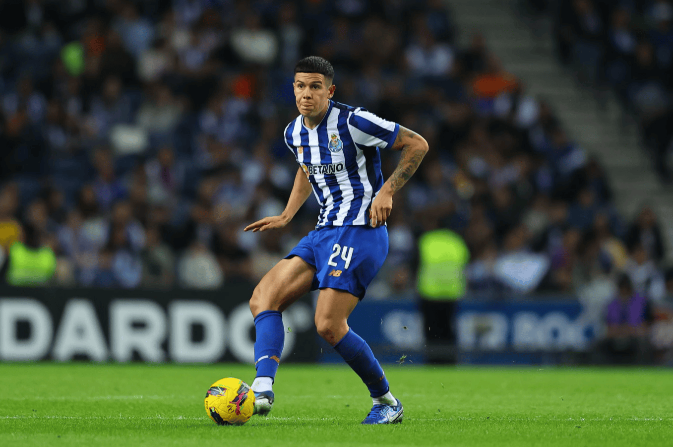 开云体育在线-拉齐奥后卫强化防线，确保不再丢球