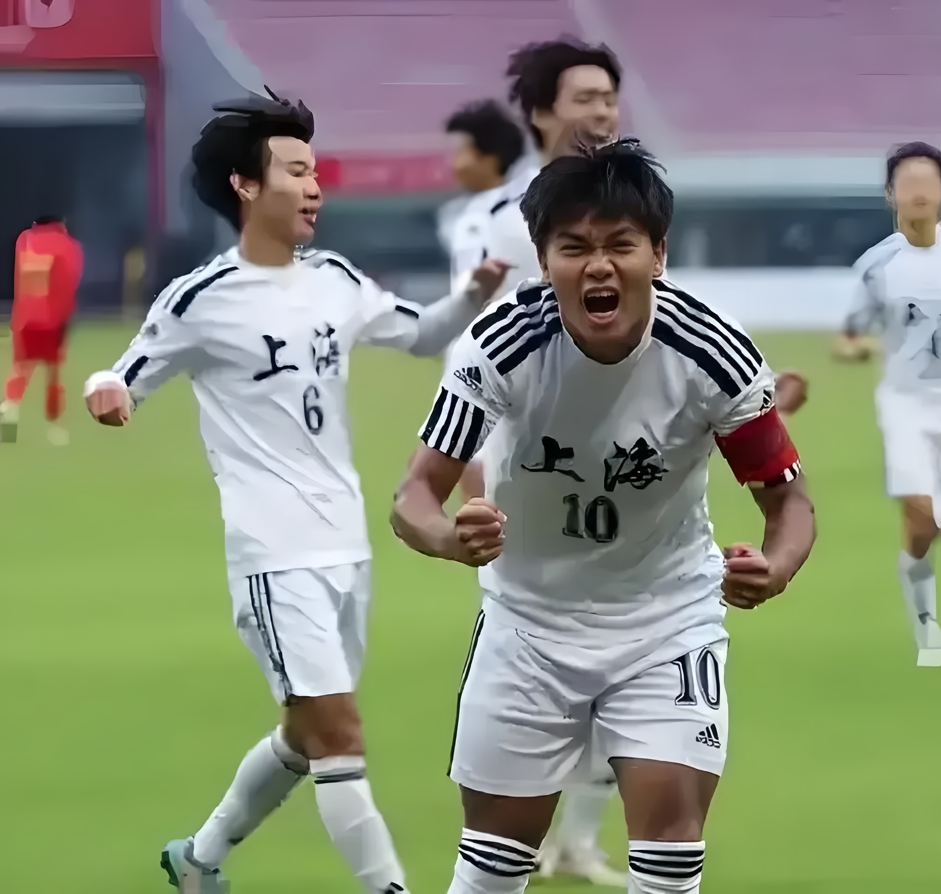 包含国内足球联赛比拼激励，球员实力获称赞的词条