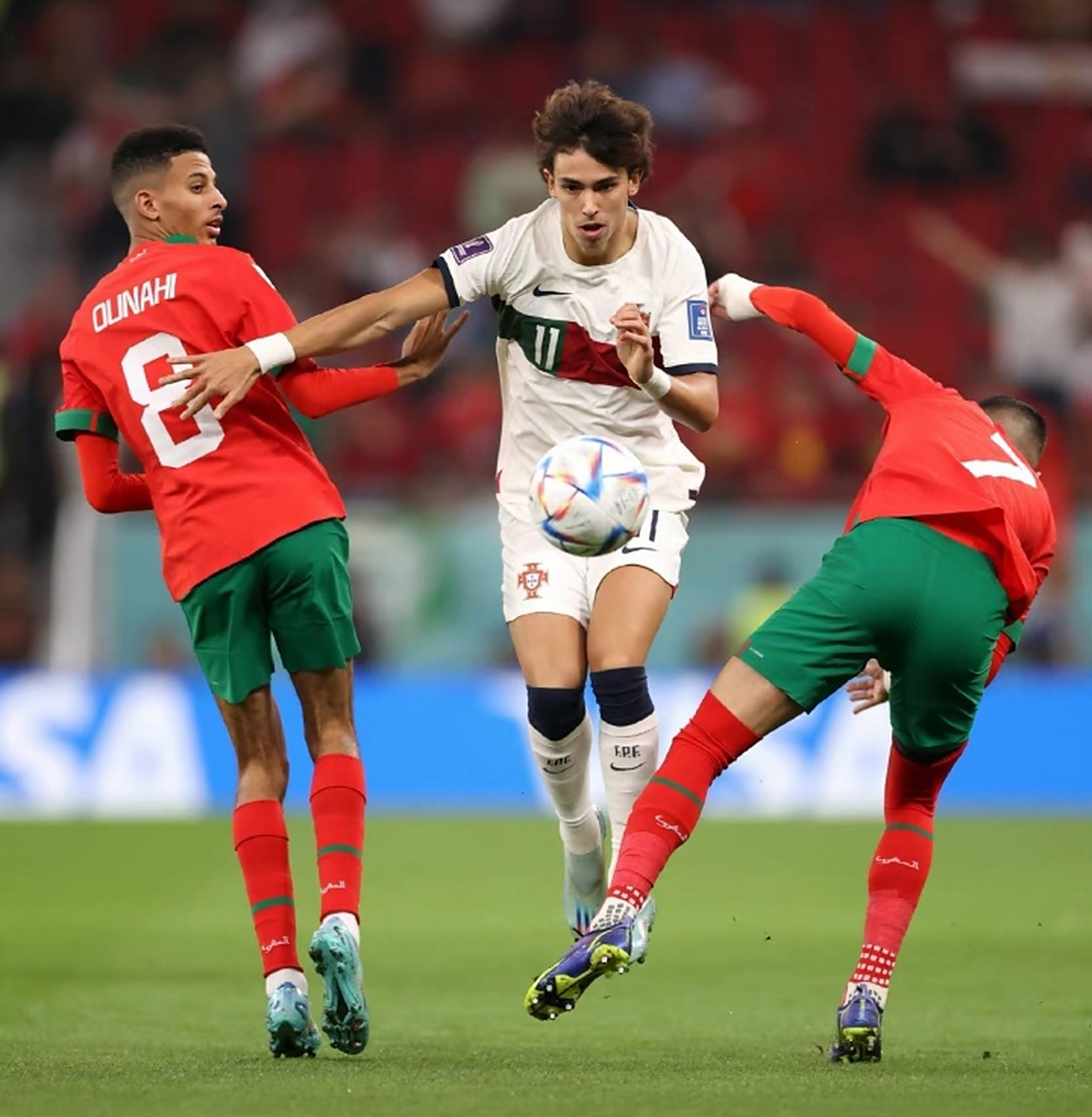 摩洛哥女队与葡萄牙队在比赛中对决