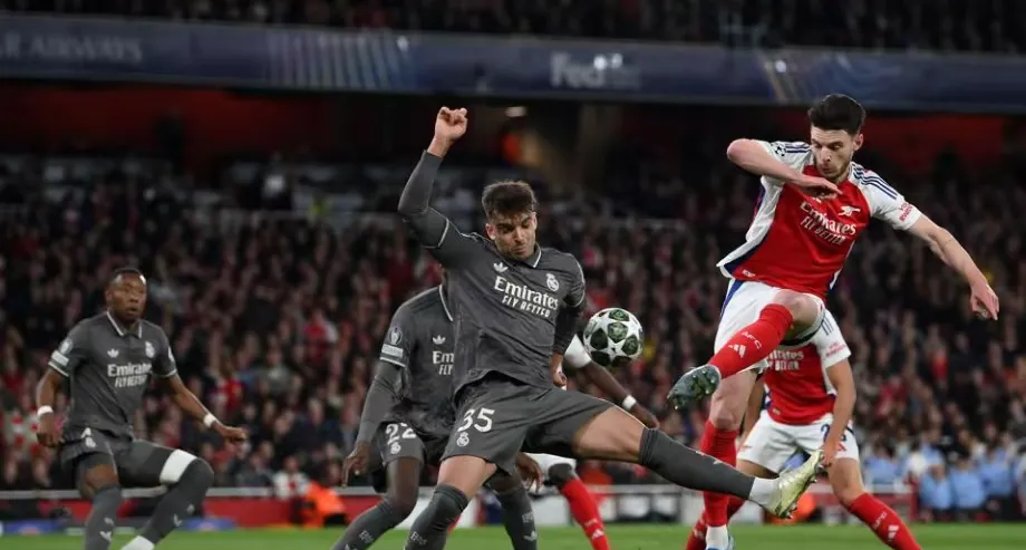 包含皇马客场不敌拜仁，三球告负的词条