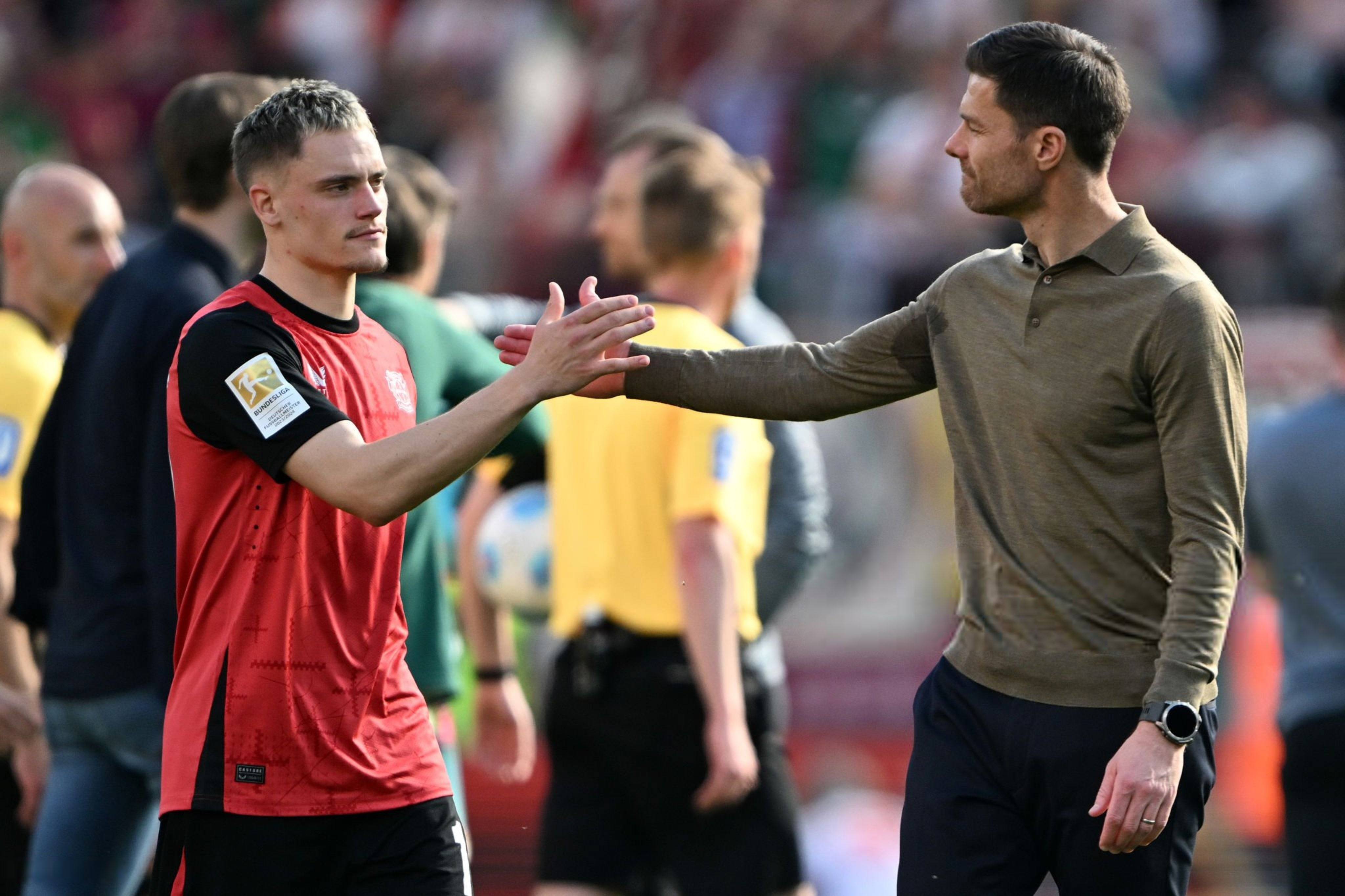 开云体育下载-曼城战胜对手，成功挺进下一轮