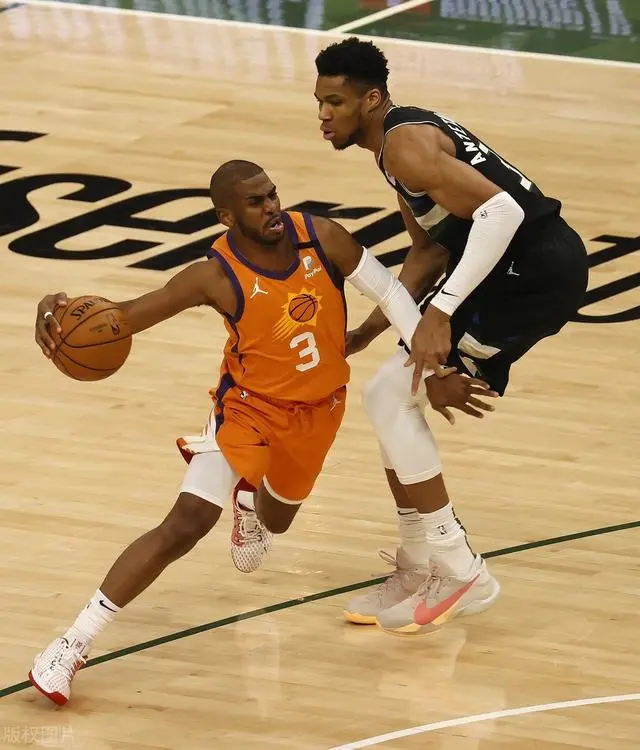 雄鹿队主场大胜，稳固东区头名位置的简单介绍