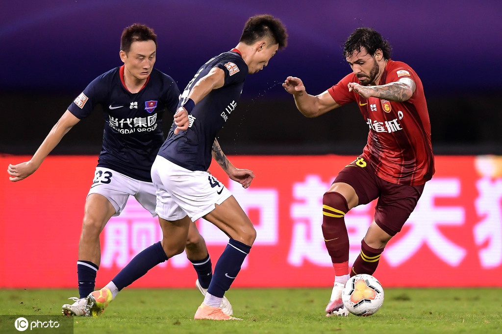 包含中超｜西班牙险胜，出线形势明朗的词条