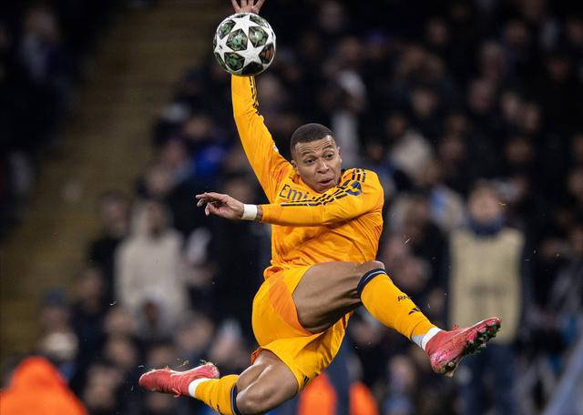 包含皇马轻取曼城，姆巴佩逆转建功西甲的词条