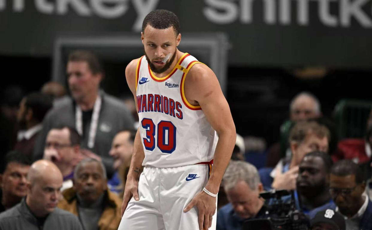 开云体育app-罗马全队保持专注，取得关键胜利