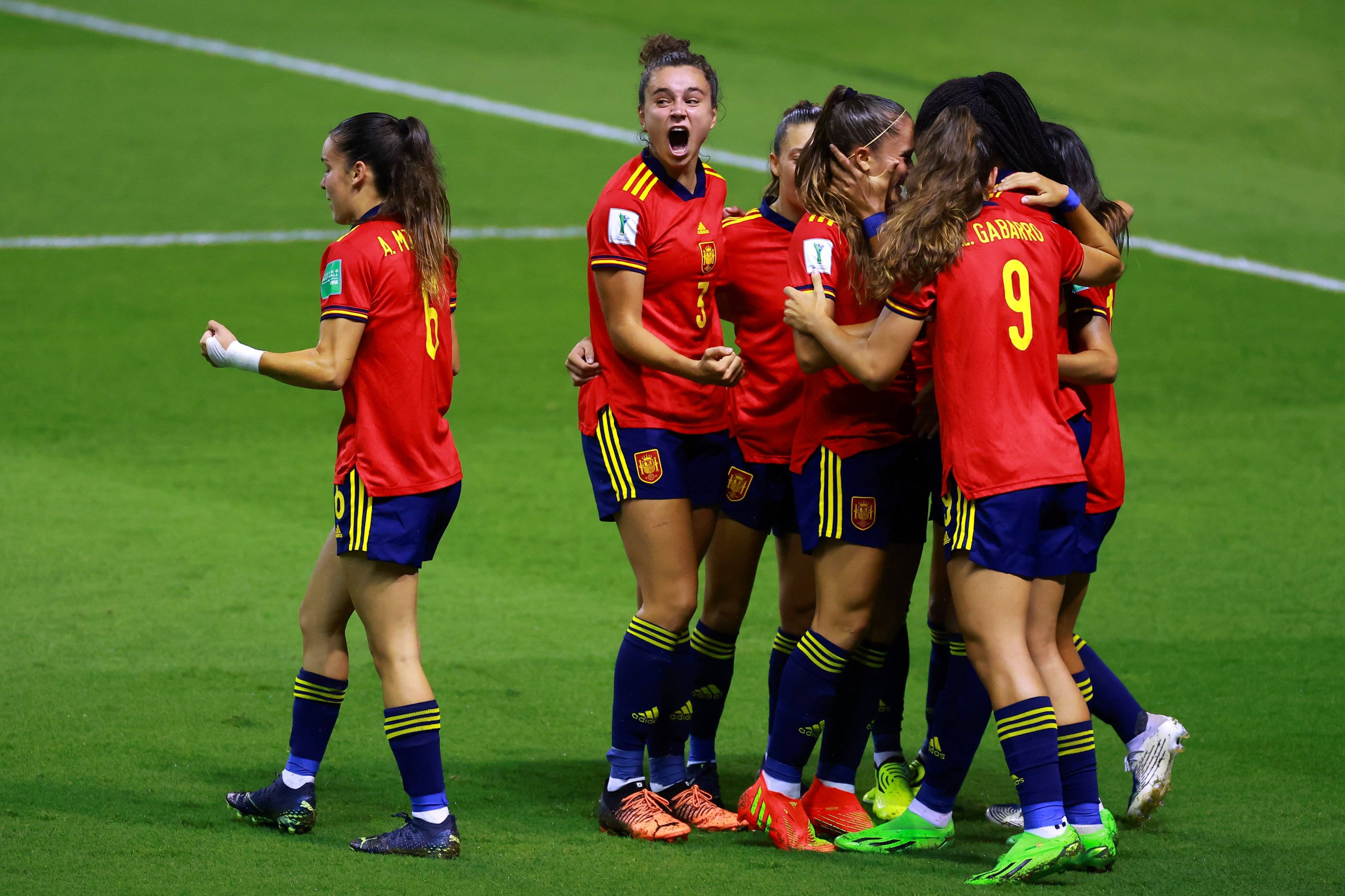 世界杯热身赛：女足选手实力抢眼