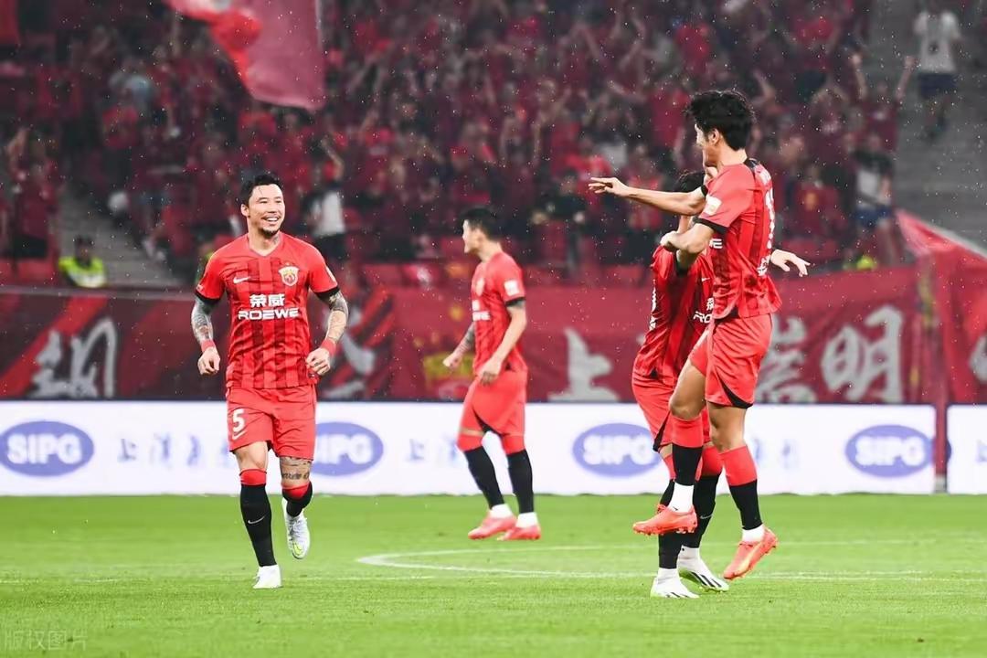 上海申花客场击败对手，追赶大连人的简单介绍