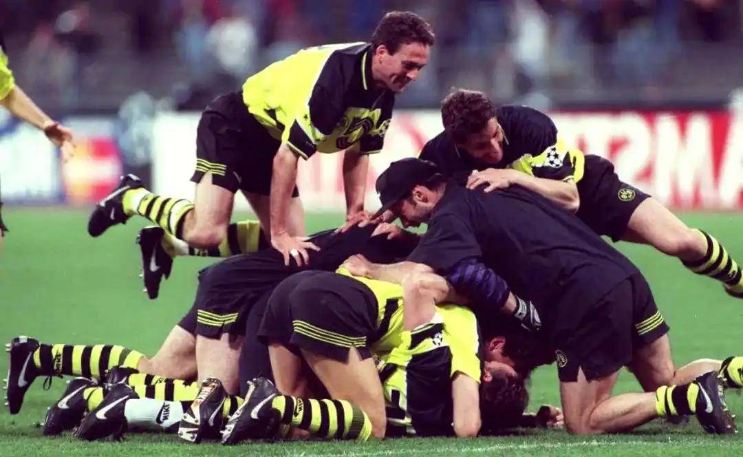 阿贾克斯逆转多特蒙德，晋级欧冠强的简单介绍