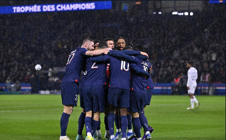 开云下载-关于巴黎圣日耳曼队员踢飞点球，错失良机的信息