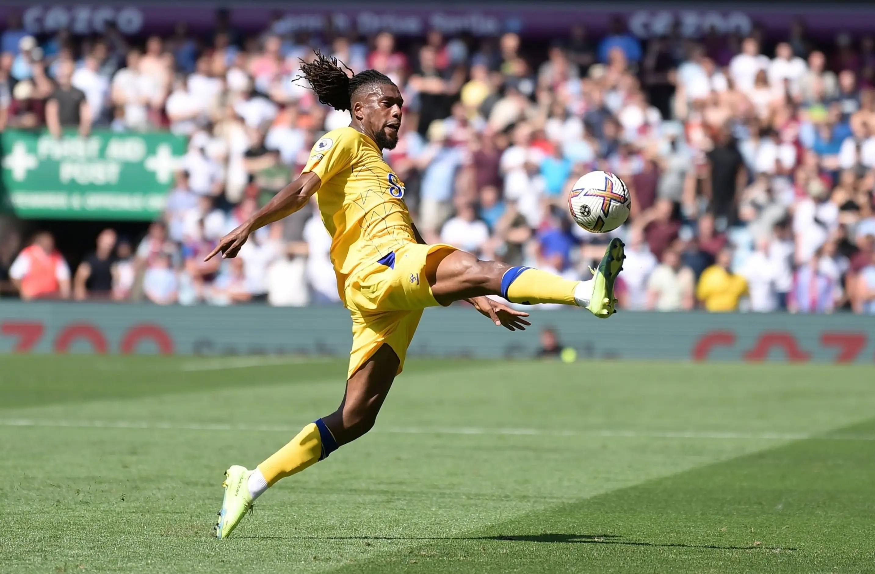 包含曼城中场控球优势明显，传控比例高达%的词条