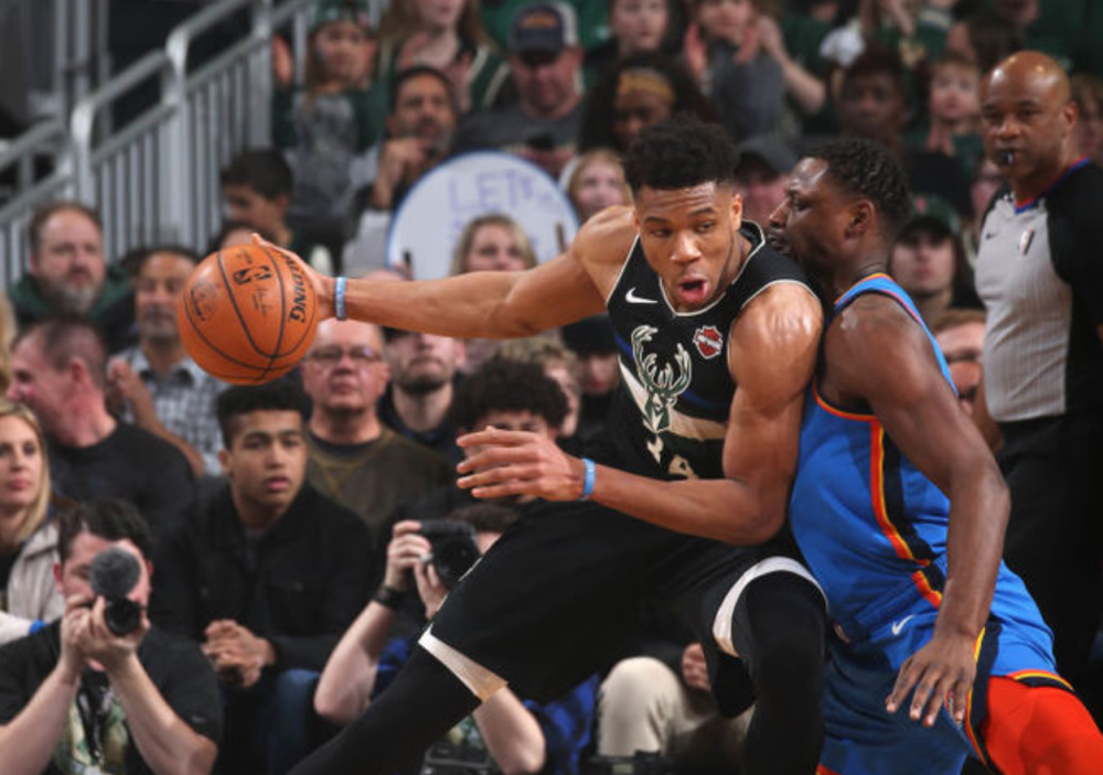 关于雄鹿横扫黄蜂，瓦兰丘纳斯送出助攻的信息