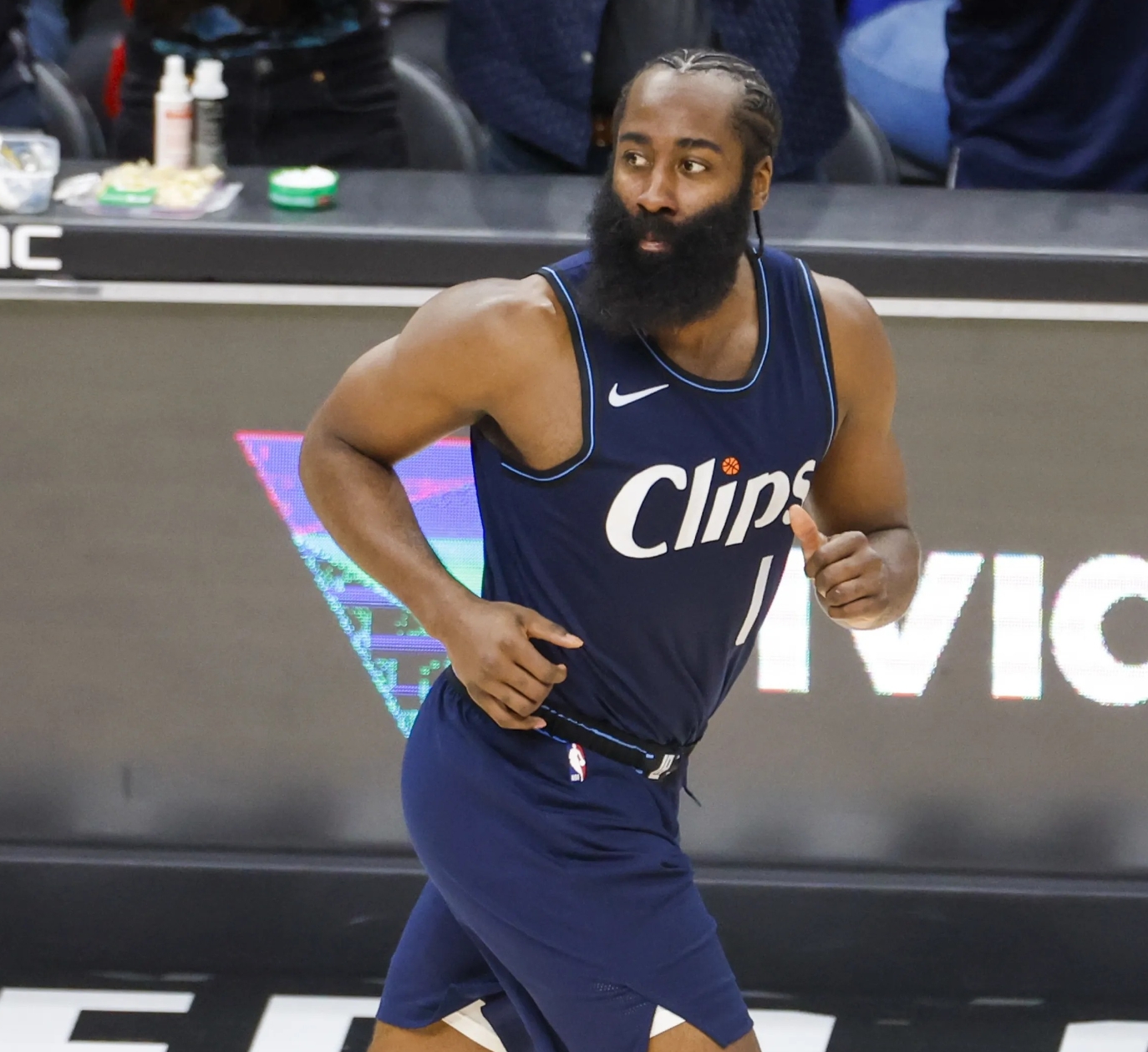 开云体育下载-快船逆转篮网，斗志昂扬。的简单介绍