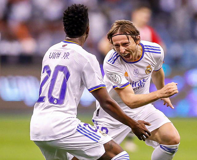 丹麦轻取里昂，库尔图瓦刷新纪录