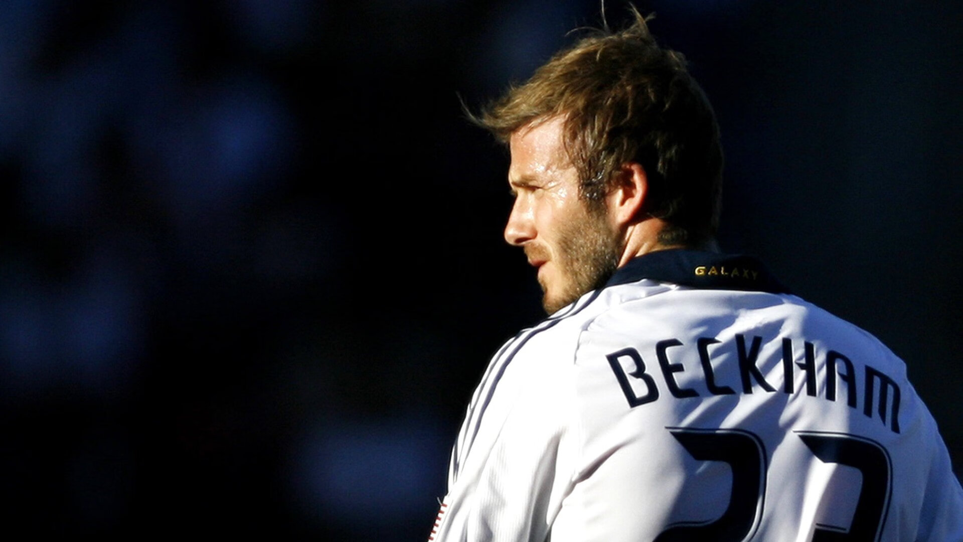 新贵与王牌的终极对决，当尼克斯的争冠之路遭遇布克死神时刻