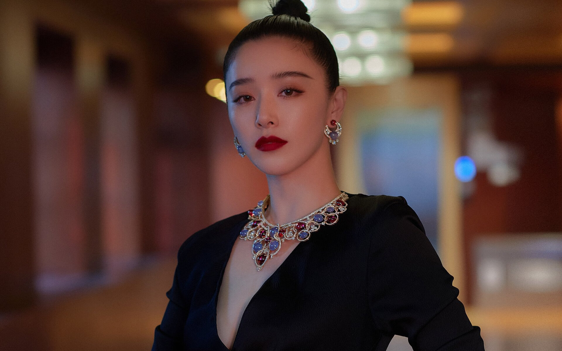 北欧风暴席卷F组,丹麦横扫波兰,哈兰德闪耀赛场,门将神勇铸就铁壁防线